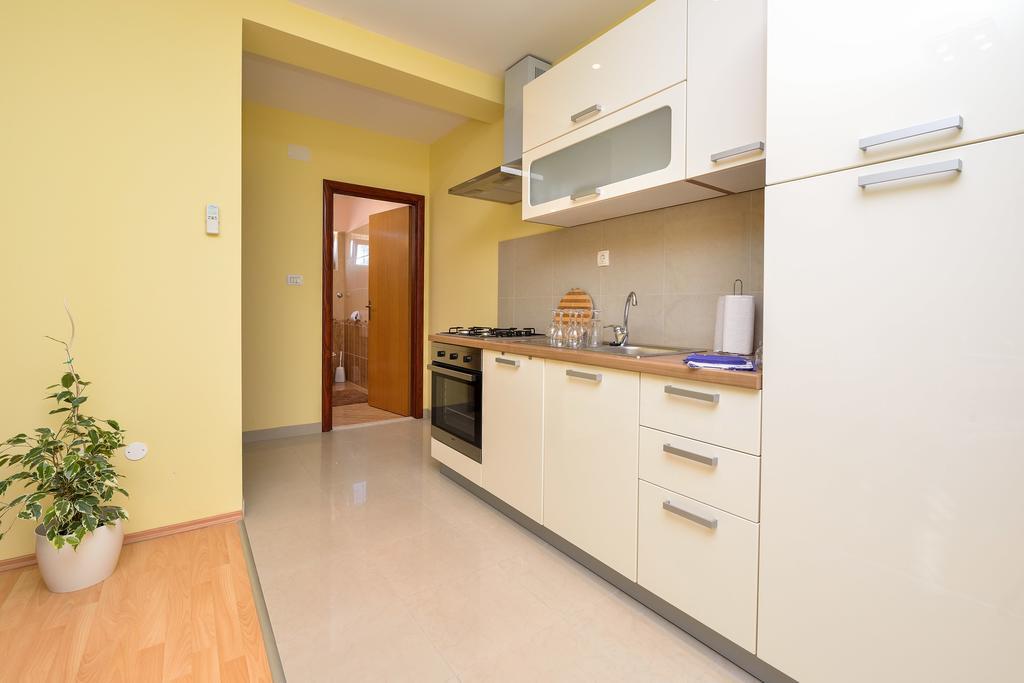 Apartments Mate Turanj Extérieur photo