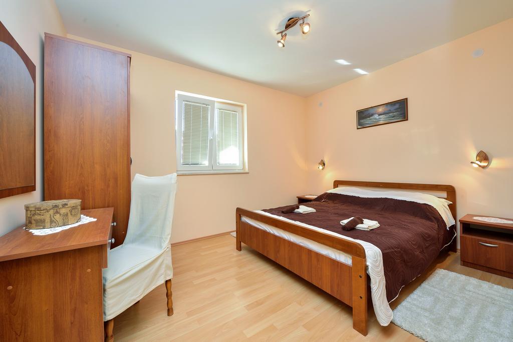 Apartments Mate Turanj Extérieur photo