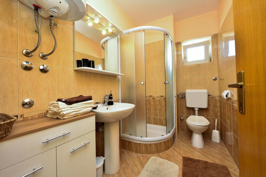 Apartments Mate Turanj Extérieur photo
