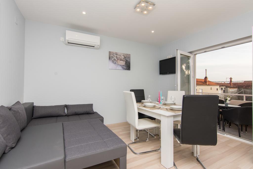 Apartments Mate Turanj Extérieur photo