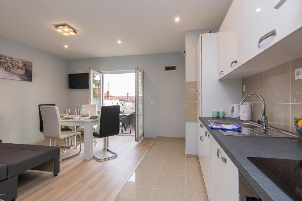 Apartments Mate Turanj Extérieur photo