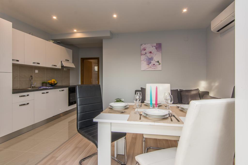 Apartments Mate Turanj Extérieur photo