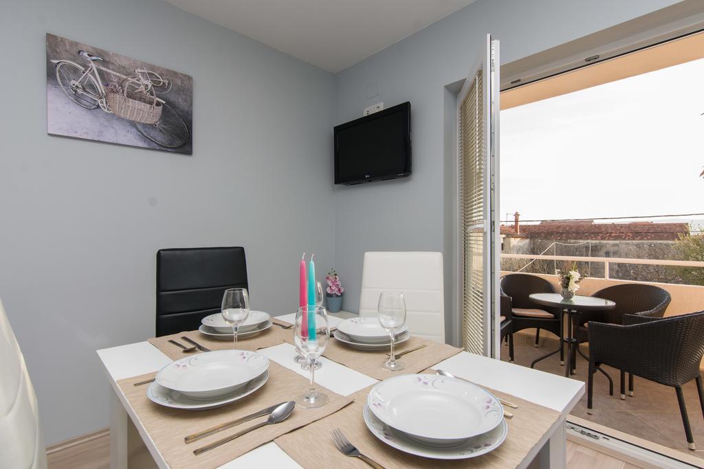 Apartments Mate Turanj Extérieur photo