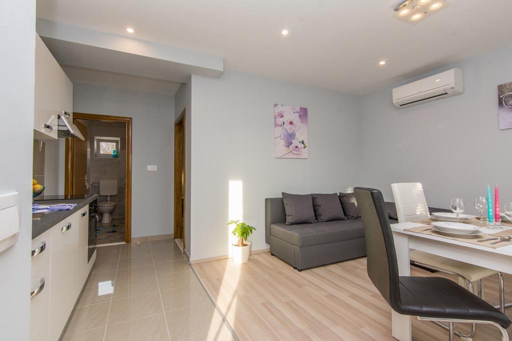 Apartments Mate Turanj Extérieur photo