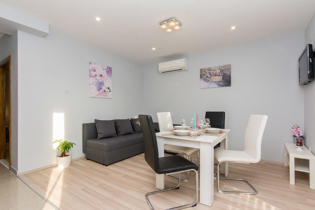 Apartments Mate Turanj Extérieur photo